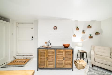 Historic DT Lynchburg Apt | Walk To Shops & Dining
