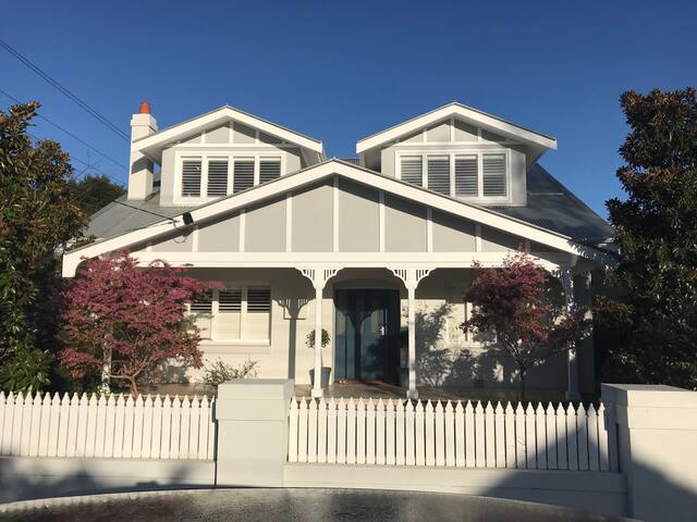 Melbourne Family light filled home with Pool gallery image 3