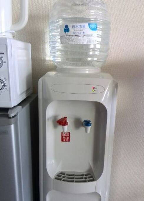 ウォーターサーバー
Water dispenser