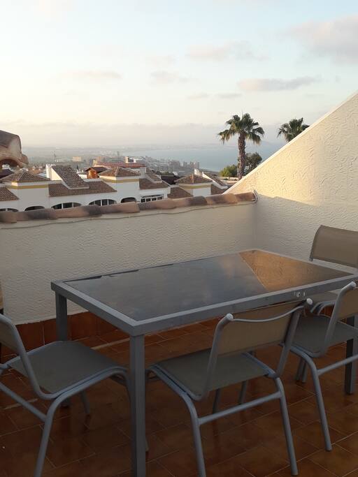 Terraza de 65m2 con impresionantes vistas al mar, trastero y barbacoa de obra