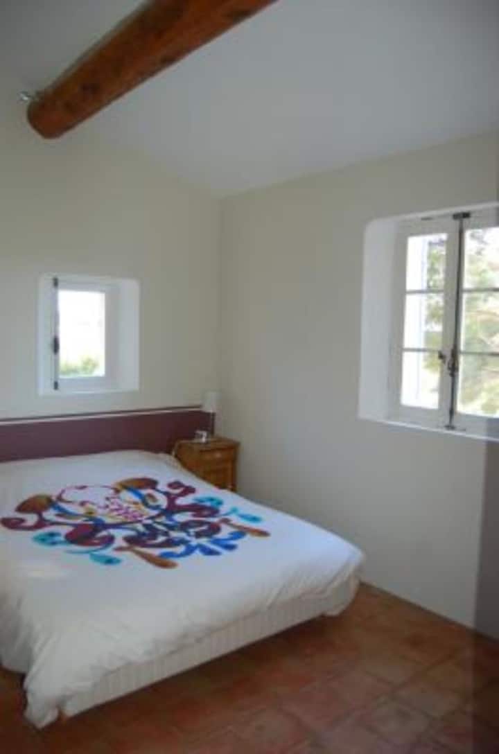 1. spavaća soba: krevet 160 × 200