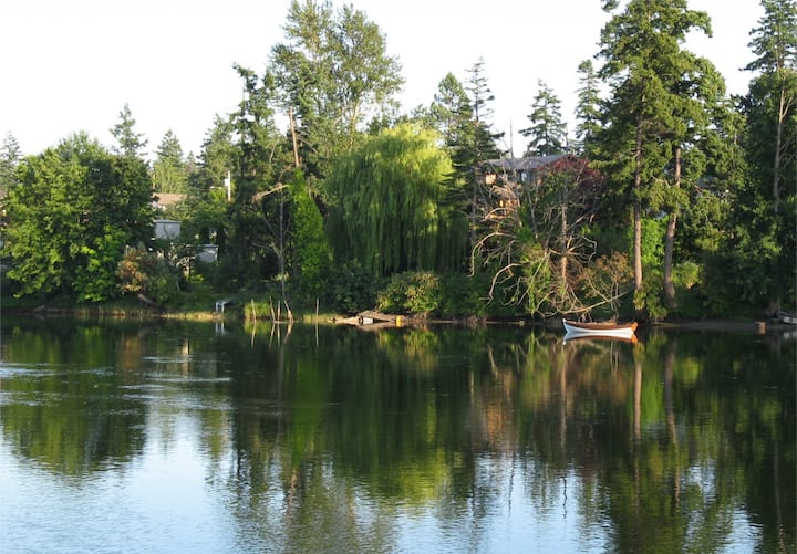 Waterfront Walks & Foodies Apartments for Rent in Saanich