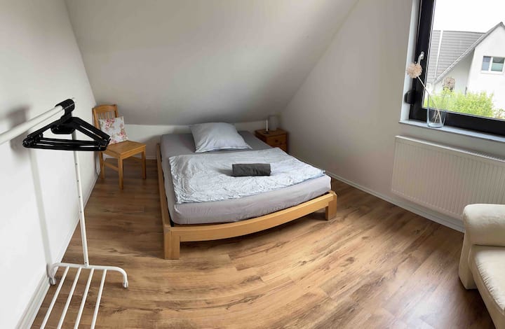 Dormitorio 2 con cama de 140 cm