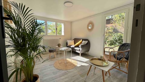 Popular Airbnb listing: Beautiful 3-bedroom house, garden, Saint-Jacques de Rennes. in Sud Gare