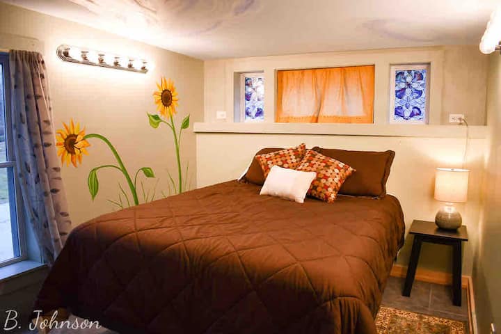 Habitación Sunflower. Cama matrimonial.
