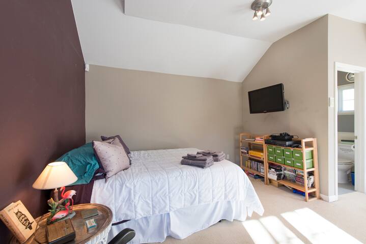 Private Backyard Cottage