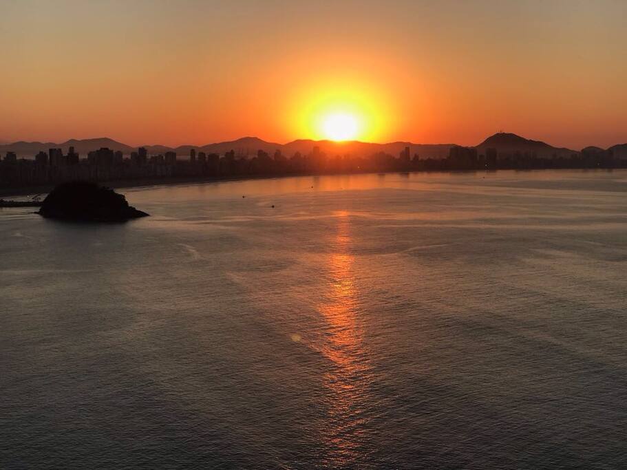 Amanhecer - vista Panorâmica do Apartamento! (Sala /Quarto)