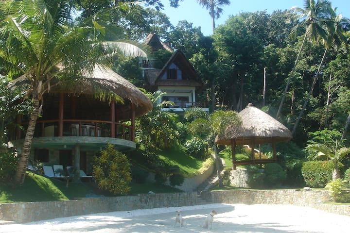 2 Bedroom Luxury Villa with Beach