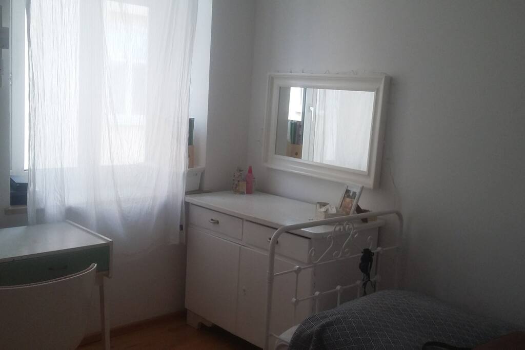 Zimmer mit 90 cm Bett