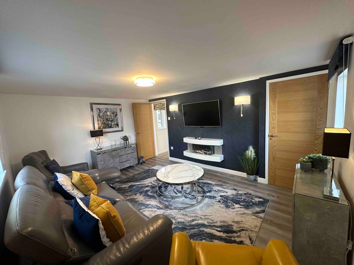 Top performing Airbnb: 2 x Ensuite’s sleep 4 with swim & gym in Kendal