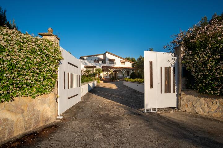 VILLA WITH POOL ARADEO 10 KM FROM GALLIPOLI gallery image 2