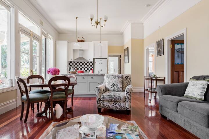 Stately Home with Gardens in Lilydale gallery image 5