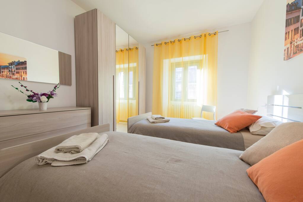 Large double room 2 - Grande camera matrimoniale 2