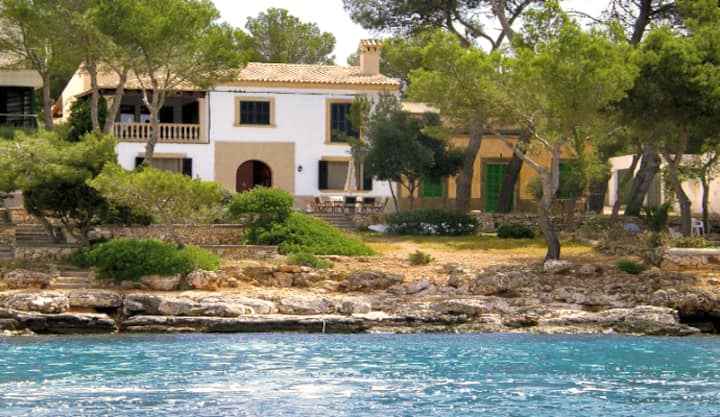 Seafront villa by the Portocolom bay