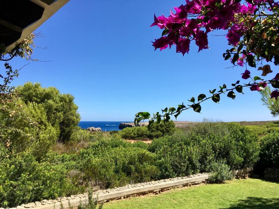 Magnifique vue sur la mer. Particulièrement le matin en prenant son petit déjeuner.