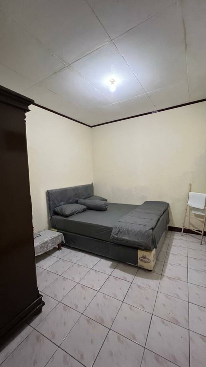 kamar 2 utk tamu enos yaaa