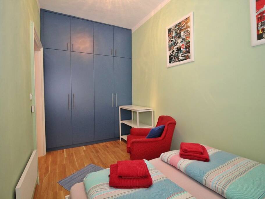 Schlafzimmer 2