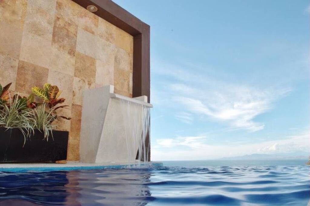 Jacuzzi con vista al mar