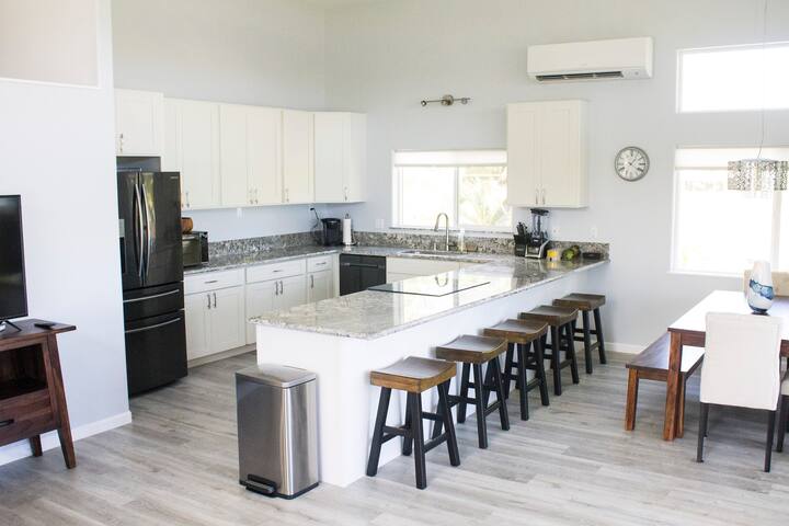 Brand New, Beach Front, Villa Aloha 30-day min gallery image 3