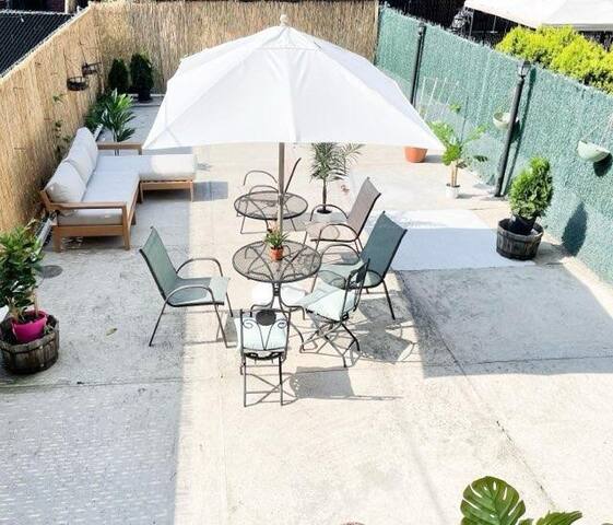 SPACIOUs Duplex w/ Pvt Bckyrd 2 Bathrooms & more gallery image 4