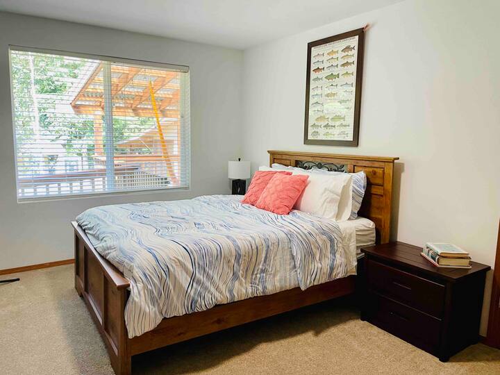 Second bedroom with a queen bed and closet.