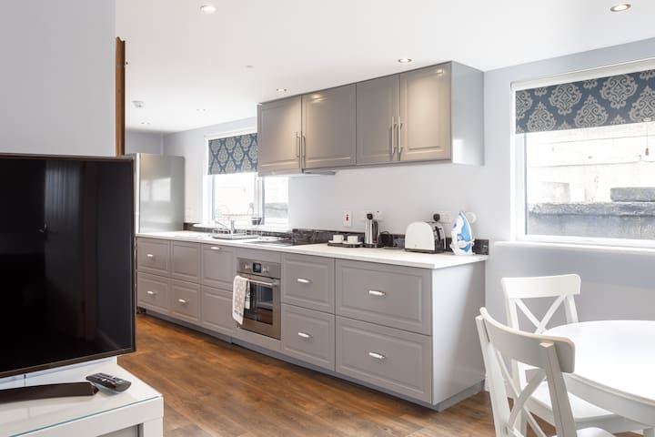 Loft 2 Bedroom Apartment – Molloy’s Apartments