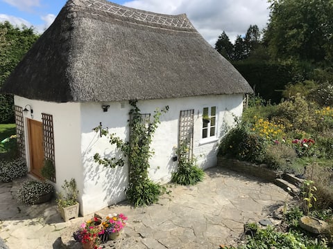 The Little Barn, a luxury thatched studio for two.