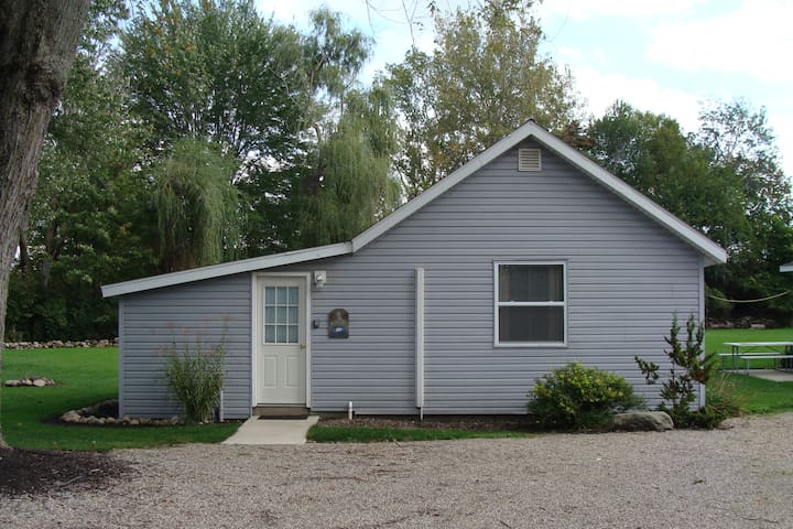 Lakefront Resort - Bungalow