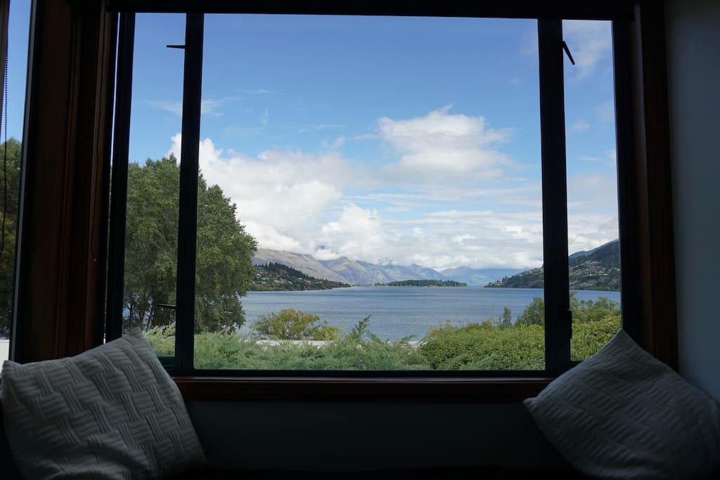 Wicked Lake Wakatipu views.