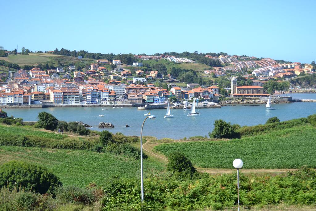 Vistas desde el apartamento al pueblo de Luanco