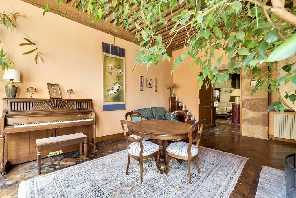 Appartement 1 - Espace repas et Piano !