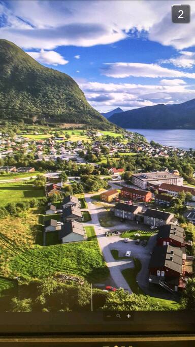 Røystunvegen. Apartment is at the bottom left.