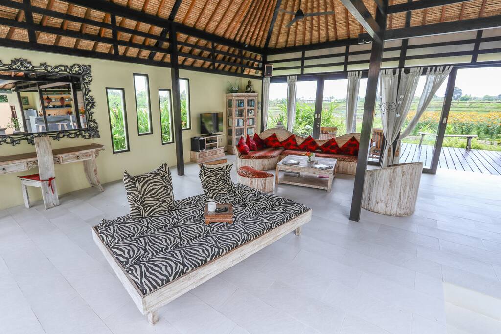 Welcome! ...Sofa & lounge area livingroom