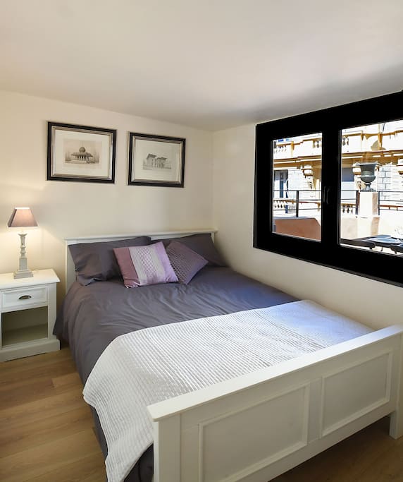 First Room - Bed king size