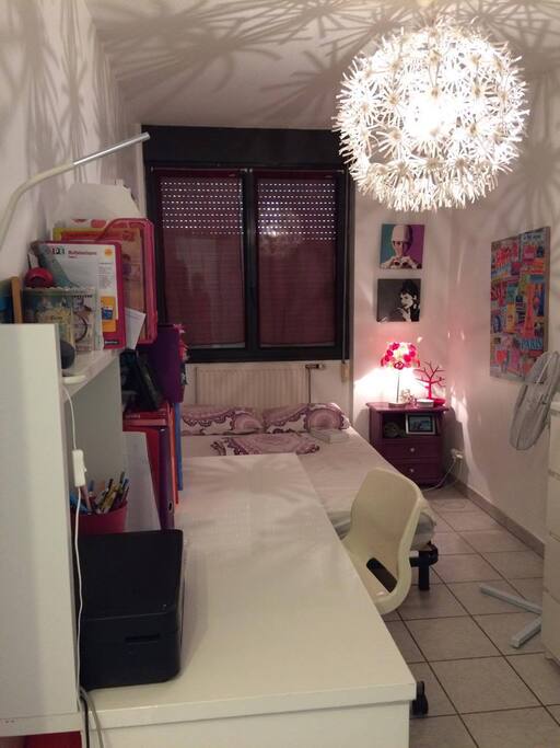 Grande chambre lit deux places