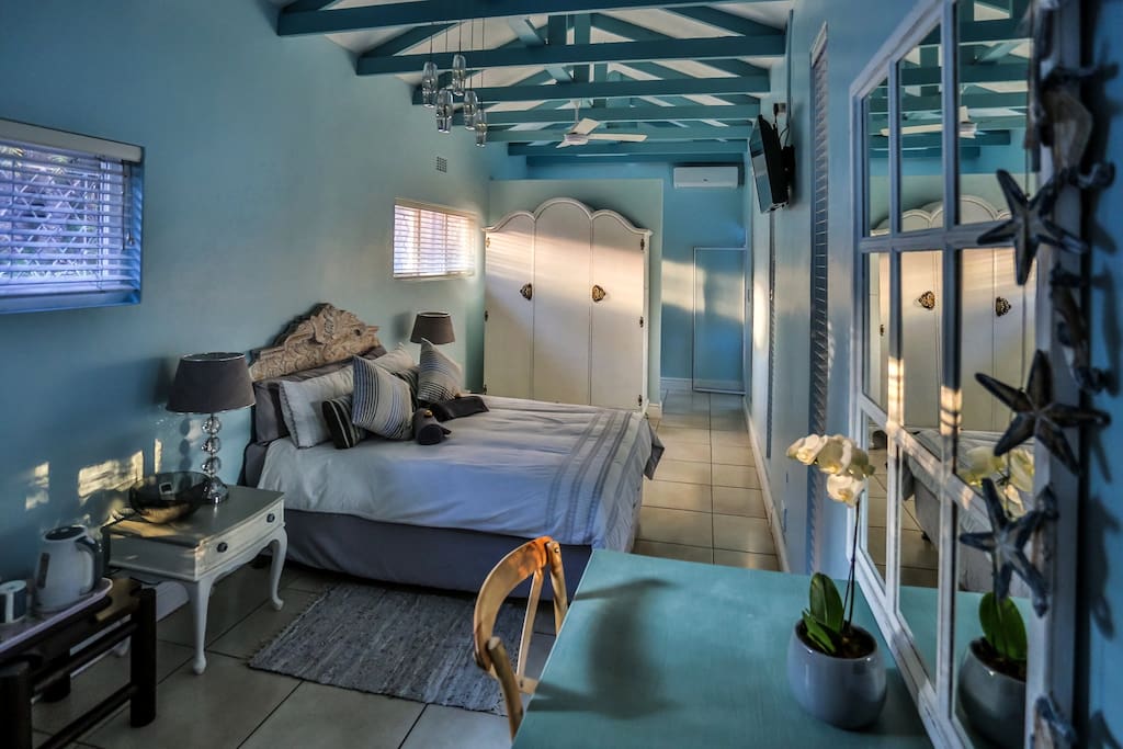 The classic chic interior of the flat