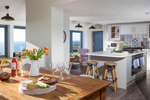 Hendra Cottage. Luxury home with breathtaking view