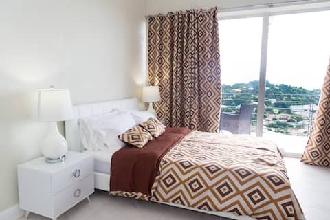 Hololo Haven: Avocat Room- AC, TV, wifi, balcony!