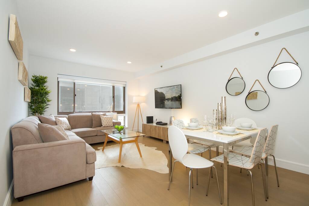 Bright and quiet living room