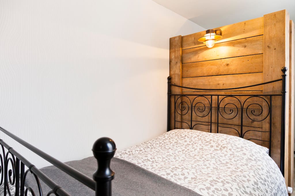 Double room, wooden deco, private shower
