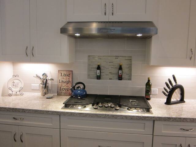 Beautiful Crestview House, Great Location! gallery image 5