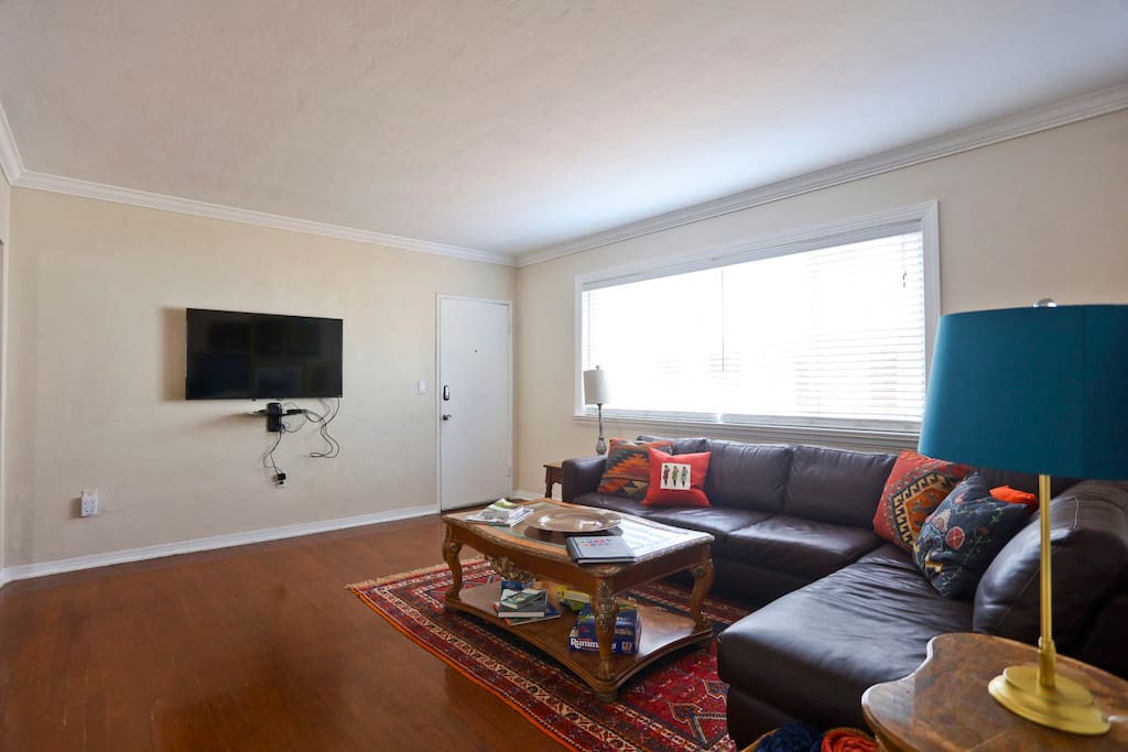 52" Led Tv in the living room with Netflix.