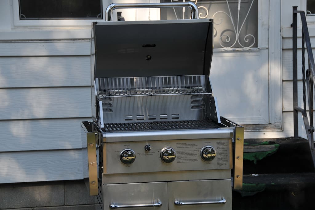 Brand new BBQ with gas tank