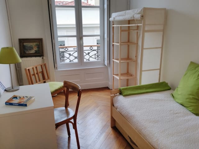 Bright and Cheerfull Room in the Heart of Lyon