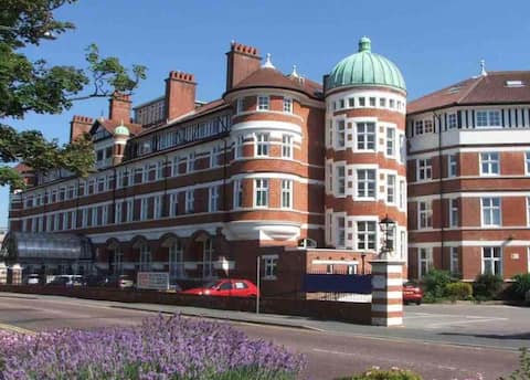 Beautiful Flat, Listed Building Close to the Beach