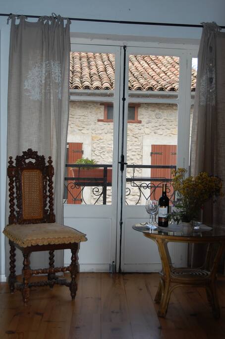 Livingroom with a french balcony