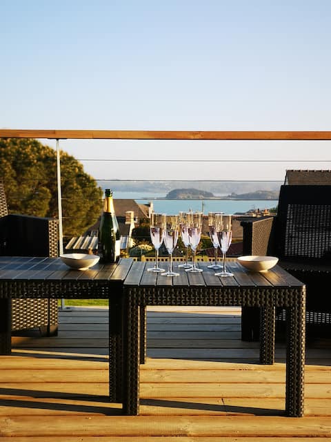 Beautiful villa, sea view on both sides, parking