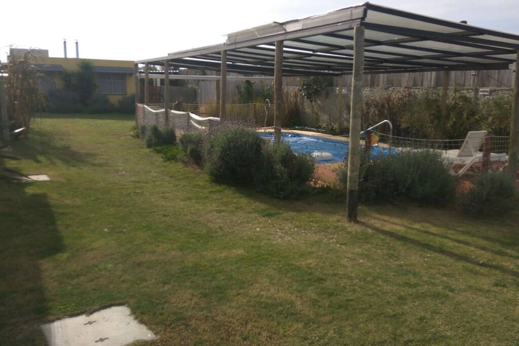 Amplio jardín brinda intimidad a cada casa