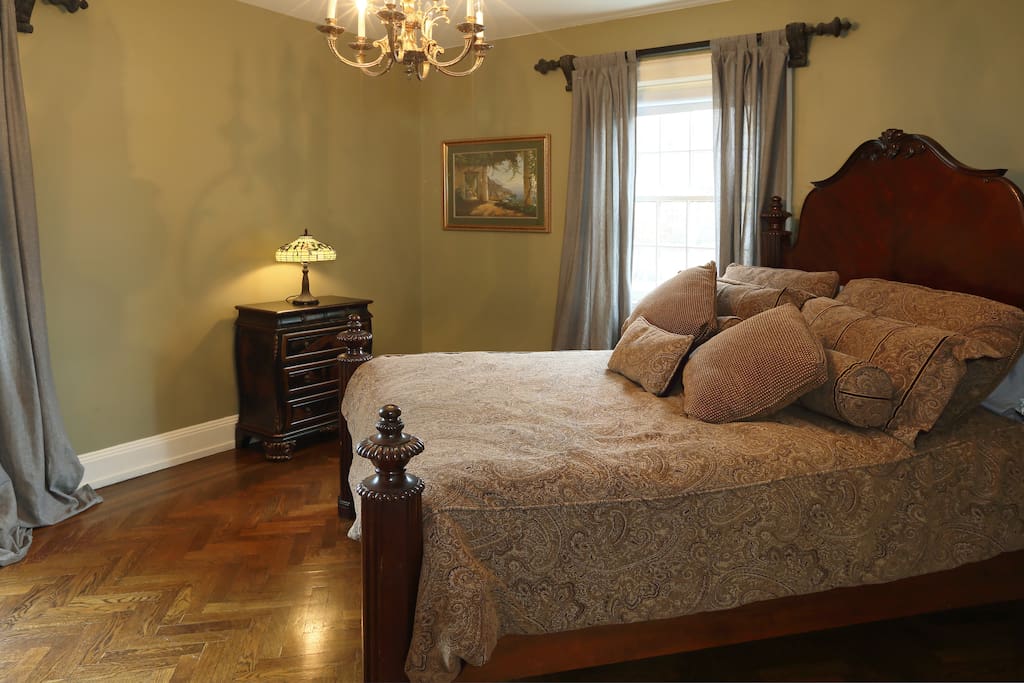 David's Room with queen-size bed