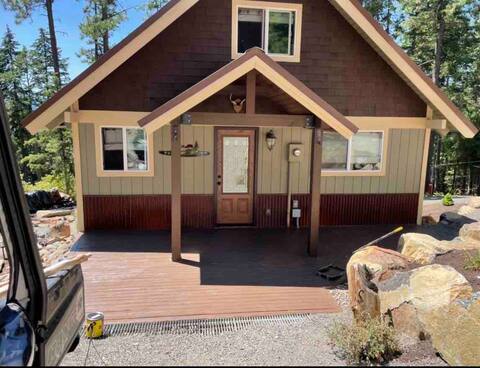 The Langston Cabin: Beauty, Comfort, Spaciousness.
